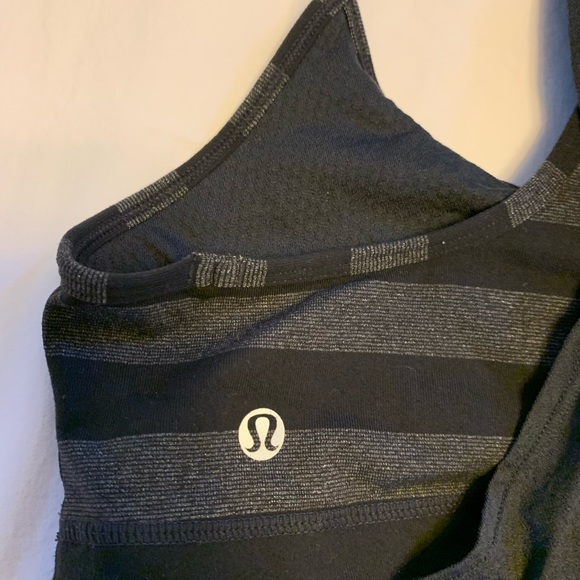 Lululemon Tank Size 6 - Picture 3 of 4